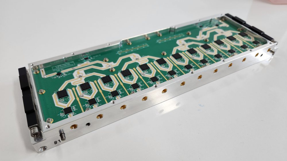 X-Band 8CH T/R Module 제품 사진